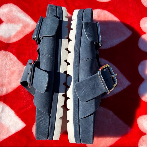 Sandals - Picture 4 of 4